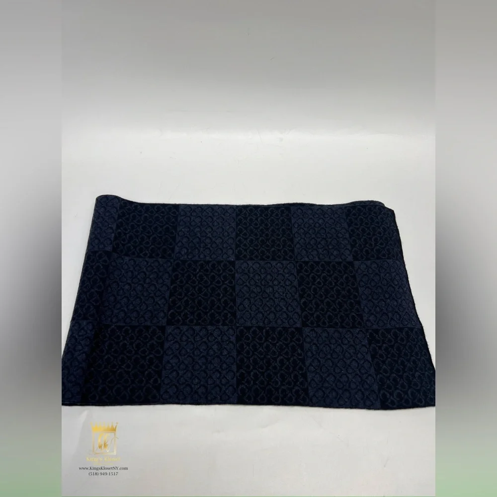 Christian Dior 100/% wool scarf